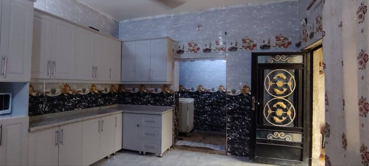 بيت ٢٠٠ متر في حي الميمون (الطشاش) الاولى بصف الاسعاف الفوري ح
خلف مجمع العزاوي يحتوي ع استقبال ومطبخ حار وبارد وصحيات داخليه وغرفتين نوم الطابق الثاني يحتوي ع صحيات مع ٤ غرف نوم بناء الطابق الاول قديم ومرمم سنه ٢٠٢٣ بناء الطابق الثاني ٢٠٢٣ السعر 180 وبي مجال للاستفسار اكثر الاتصال ع الرقم***********
