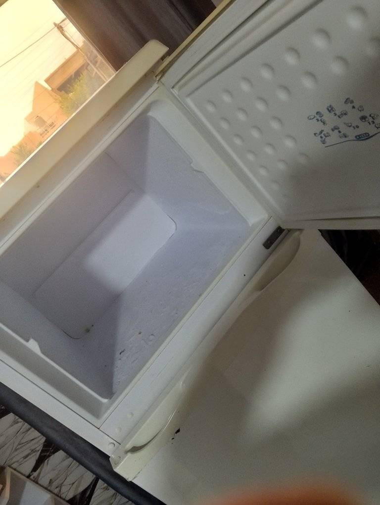 مكلف بالنشر 
ثلاجة مستعملة شغالة مابيها عيب فقط الباب هو ينسد بس يريد شوية تصليح ..
السعر 150 وبيها مجال


**إذا كنت صاحب هذا الإعلان وتريد حذفه لأي سبب، رجاءا أرسل رسالة إلى الدعم الفني**