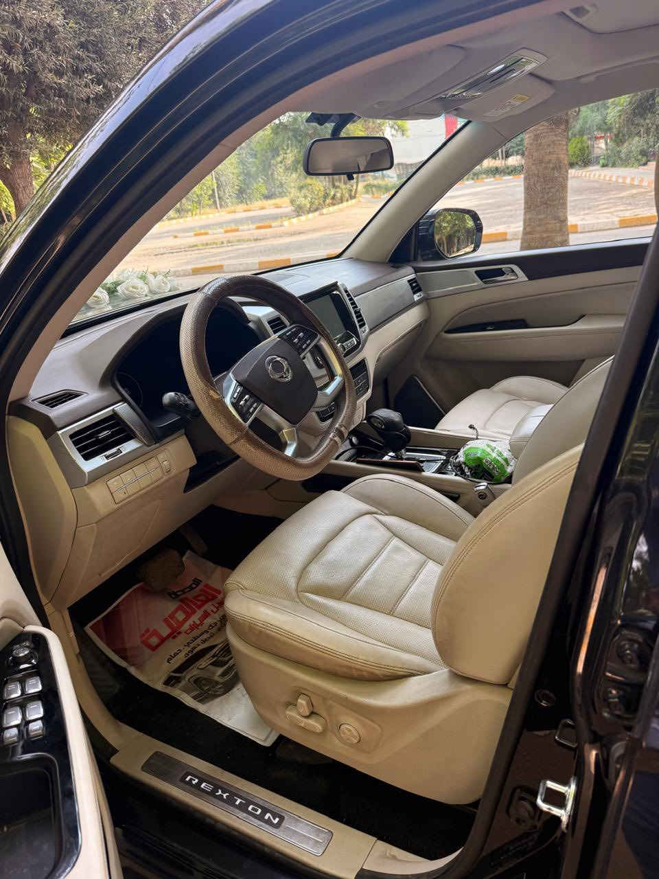 سيارة كورية ريكستون ٢٠٢٢
دفع رباعي
٧ راكب
صرفية البنزين جيد جدا
٤ سلندر توربو
بيها انطلاقة رهيبة ولا كأنها عاليه
٣ قطع تبريد تثلج السيارة
كاميرا خلفيه
وحساسات من كل الجهات كراسي امامي تدفئة تبريد
الخلفي فقط تدفئة
صندوق يفتح ويسد كهربائي
السيارة مليانة مواصفات تشوفها بعينك من تجي ماشي ٥٩ الف قابل للزيادة
السعر ٢٧٥ ورقة
مشترينها ب ٤٧
٣ أصابع بارد بالباب مال السايق
المحرك وباقي الأمور شرط
 *********** 
***********
