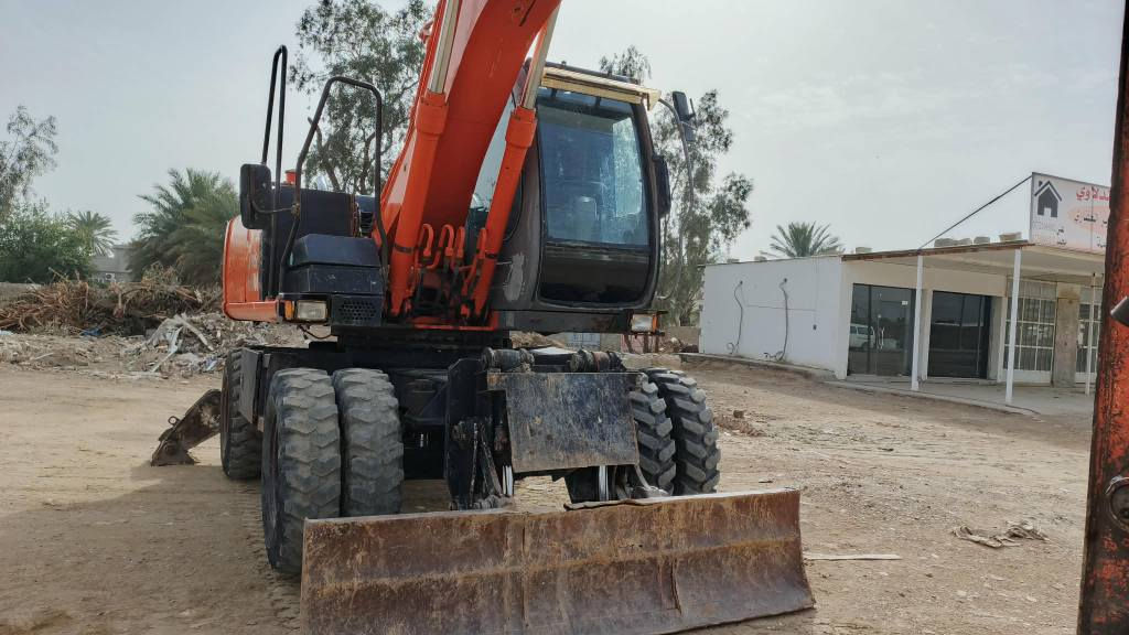 للبيع Z  حجم  160.           2004    جاهزة للعمل  مكاني بغداد  ***********     سنويه لل27 سعر   310
