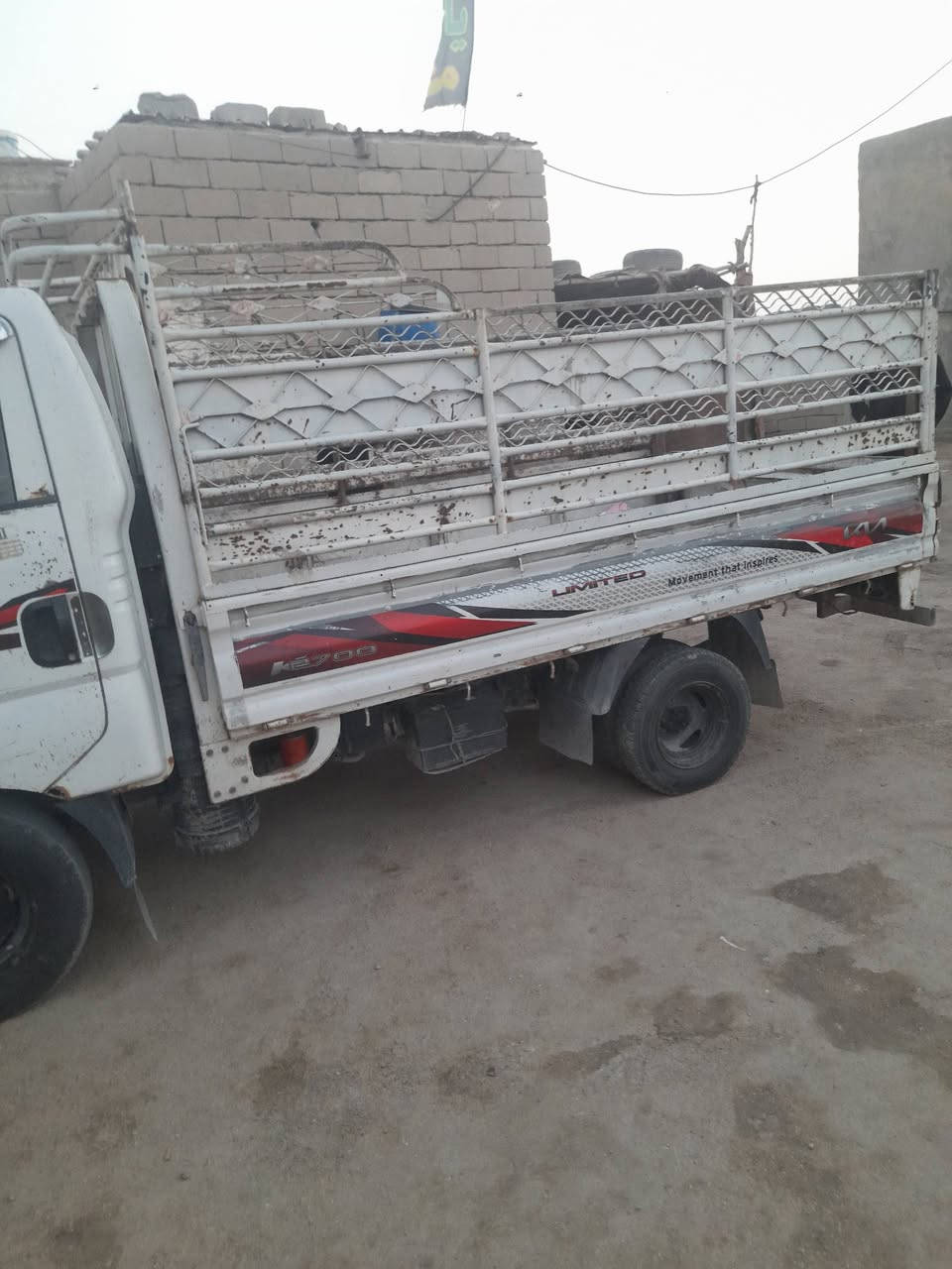 سلام عليكم  بنكو مديل الفين و6 محرك وكير مكفول  سياره جاهزه تحويل شوكت ما تريد   مكاني البصره المدينه السعر 60وبيه مجال فقد شراي يتصل عله رقم صاحب سياره ***********
