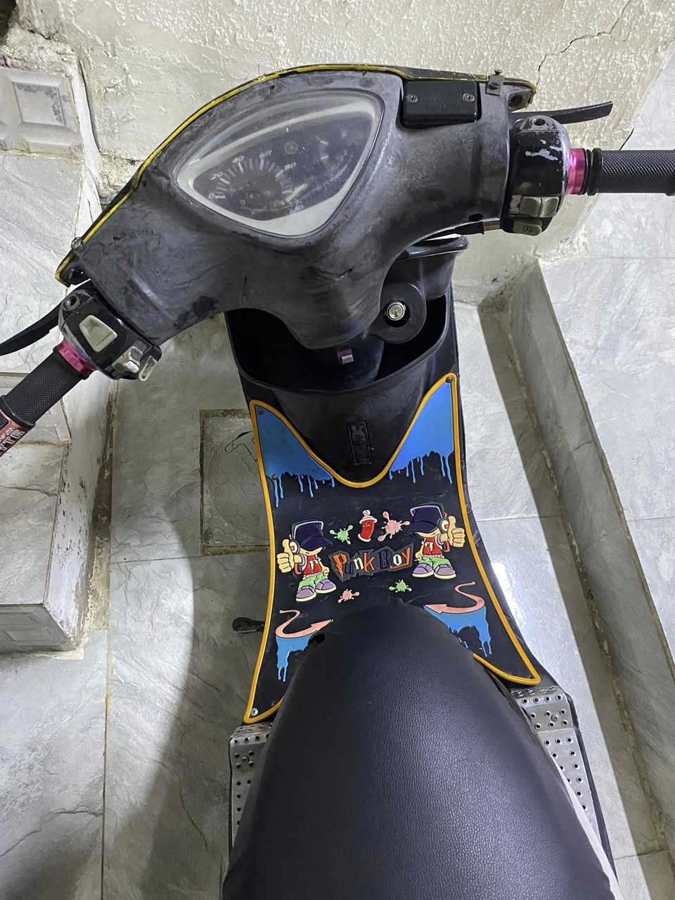 السلام عليكم
ماكس عدله دراجه جاهزه سلف نكره 
هندر  تزويد بسيط وحلو يدات وصالنصه رياضي فول طلقات
ويل رياضي اصلي دبل خلفي سلف رياضي فج بريك امامي رياضي سبايدر رياضي كهربائيات شغاله 
السعر ٥٠٠ وبيه مجال بسيط 
للتواصل ***********
واتساب***********
المكان بغداد شارع حيفا
