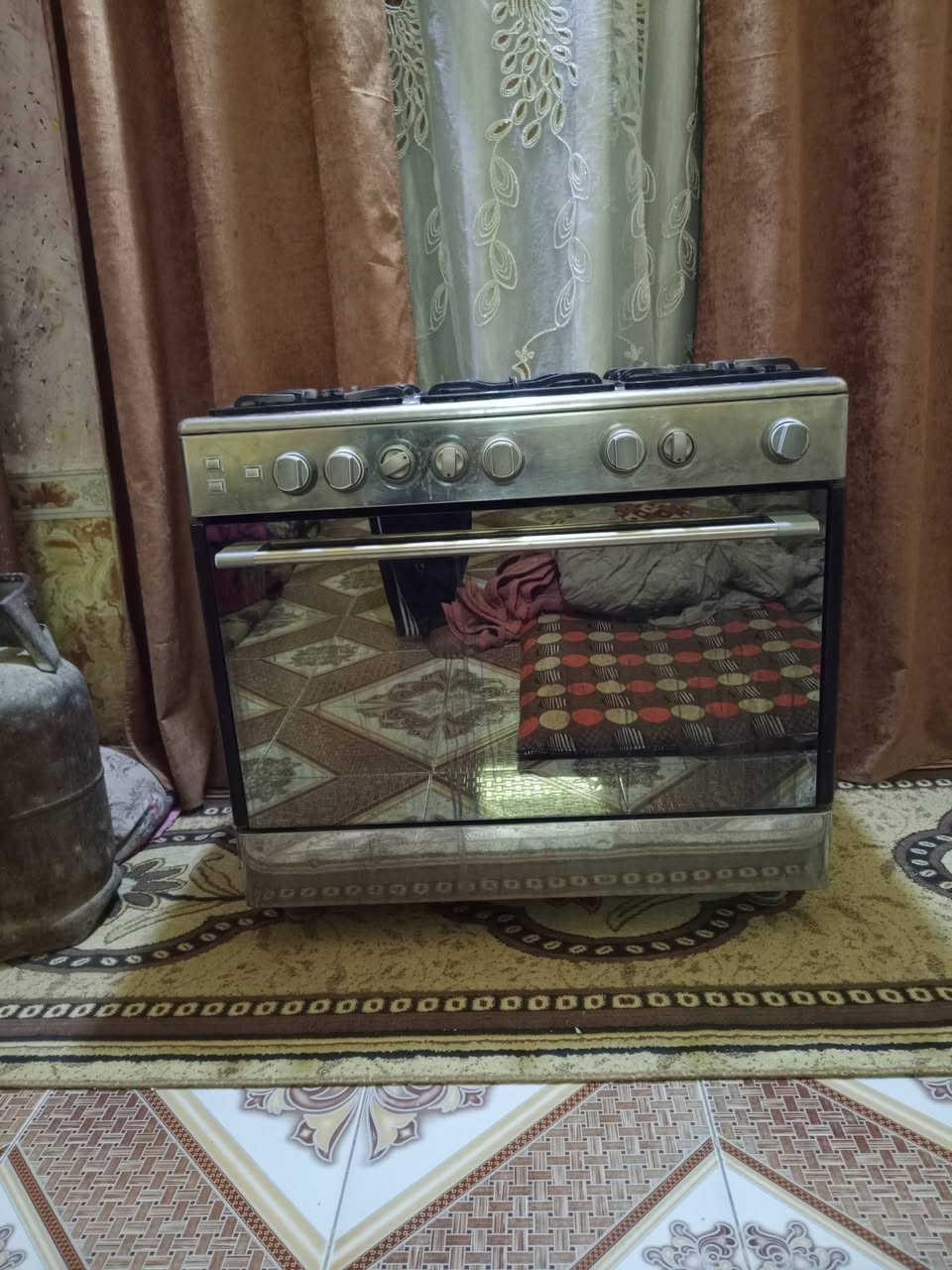 سلام عليكم طباخ ايطالي اصلي نضيف كلش ماداخل تصليح نار زركه شرط الفحص  كدام العين شراي اتصل وبيك خير ودلل مكاني ناصريه مركز ***********
