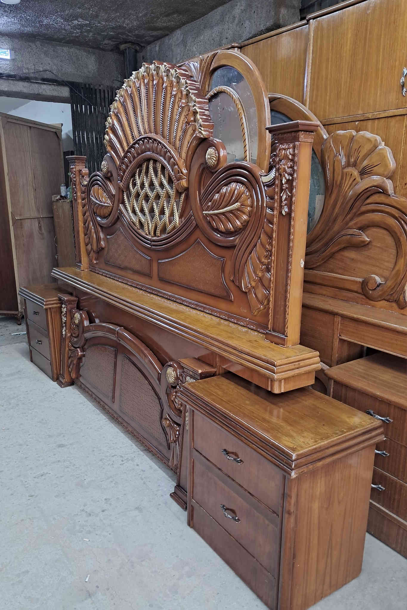 يعلن معرض الخفاجي عن وجود غرفه نوم مستعمله تسكام ونظيفه داخل وخارج صاج 5مليم ملحق داخلي ارتفاع الكنتور مترين ونص الغرفه نضافته 100في 100دنك جاوي حجل جاوي كل هاي المواصفات 950 الف وبالعافيه عل تكون من نصيبه للاستفسار اكثر 
***********
***********واتساب
