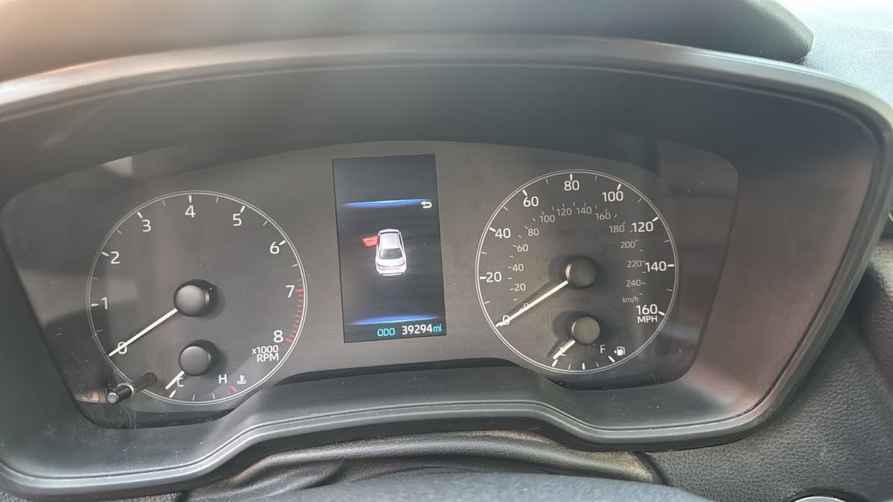 كورلا 2023/SE  وارد امريكي

رقم بغداد 

حادث فقط جاملغ الخلفي. مصلح نفسه سياره ليبل واحد 

اللون / فيلي  🩶

محرك 2000 كير 10 نمر + مكفولات من كلشي

تحكم جهتين

شاشه كبيره / كامره دواره

امامي LED / لايت زنون

اشاير بالمري

تبريد بيانو

شفتات ستيرن

رادار امامي

بلوتوث / اوكس /  ABS / USB

سايد بريك بصمه / نضام سبورت / مانع انزلاق 

لد بالدعاميه

شاشة اعطال

ويل كب 

السعر155 وبيه مجال  مكان بغداد الجديده 

تواصل على رقم  /***********
