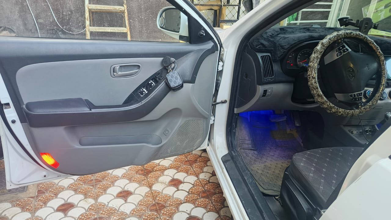 السلام عليكم
النترا 2009 خليجي
مكينة 1600 دكشن عالي 
رقم اربيل عندي وكالة عامة باسمي
وصاحب السنوية من اهل الحلة 
يعني تريد تحويل او تريد وكالة اني حاظر
السيارة بيها طخه بسيطة بالبنيد وبس صبغ على كد الطخة هوة وخشوم الجاملغات السيارة بدون اي دواخل و هذا السونار كدامك بيها تكحيلات 
ومن بدلت الجامة الامامية جان اكو زنجار هم بس رش بل گصة مال القمارة على كد ٤ اصابع زنجار و رشيته بيدي
السيارة كلها بدون قطرة معجون
السيارة مسوي ادامة كاملة للمحرك
ولا گلوب و لا اشارة مشتغلة بل دشبول 
محركها كلش نضيف ترايك للبصرة شرط
 اي بي اس جديد
شاشة تاب
تحكم ستيرن ٤ جهات 
دوشمة ارضية و كشنات
تبريد تدفئة خير من الله
حساس خلفي
تخم تاير جديد 
باتري جديد
#السعر ٩٣ و بيها مجال قليل
الشراي يتصل ***********
مكاني بابل المسيب
