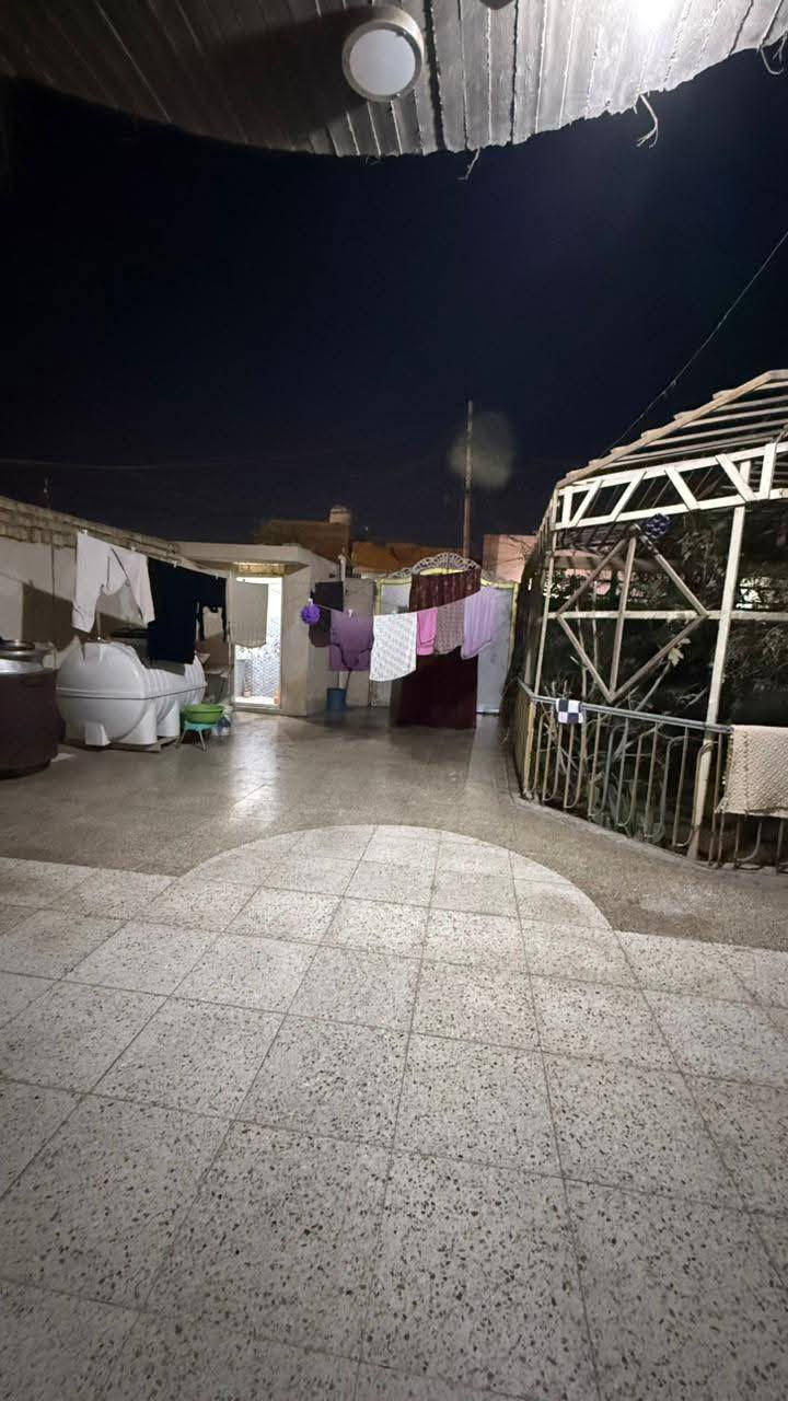 السلام عليكم 
بيت زراعي للبيع منطقة ام هوش آل ابو حسين 
المساحة ٣٠٠م بناء درجة أولى رباط صب كونكريت
غرفتين وصالة ومطبخ وبراني وحديقة مرتبة 
البيت جدا نظيف ومرتب 
السعر ٧٣ مليون 
***********
