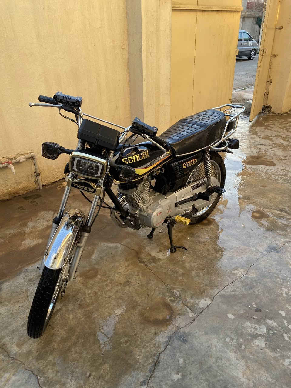 تايكر 22 مابيه كل عيب محرك كاتم صوت الدراجه كلش ناعم مابيها كل عيب كهربيات كله شغال حته كيج وياله مصطره  رزانه ومعدل وشلعه فول 425 الف بيها مجال للشراي ***********
