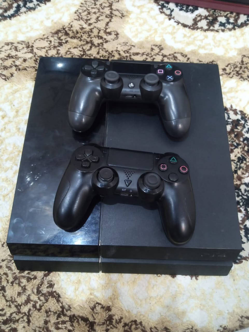 سلام عليكم 
_بلي فور فات اولاين. 

_ذاكره 500g. 

_كامل ملحقاته. 

_جوستكات 2مع كيبل شحن. 

_نضافه 80٪. 

_العاب (بيس)(وفيفا26)(modern warfare 2). 

_سعر 225وبي مجال. 
_او مراوس بلي فور مهكر. 

_مكان نجف حي نداء. 

_***********واتساب فقط. 

_*********** اتصال فقط.
