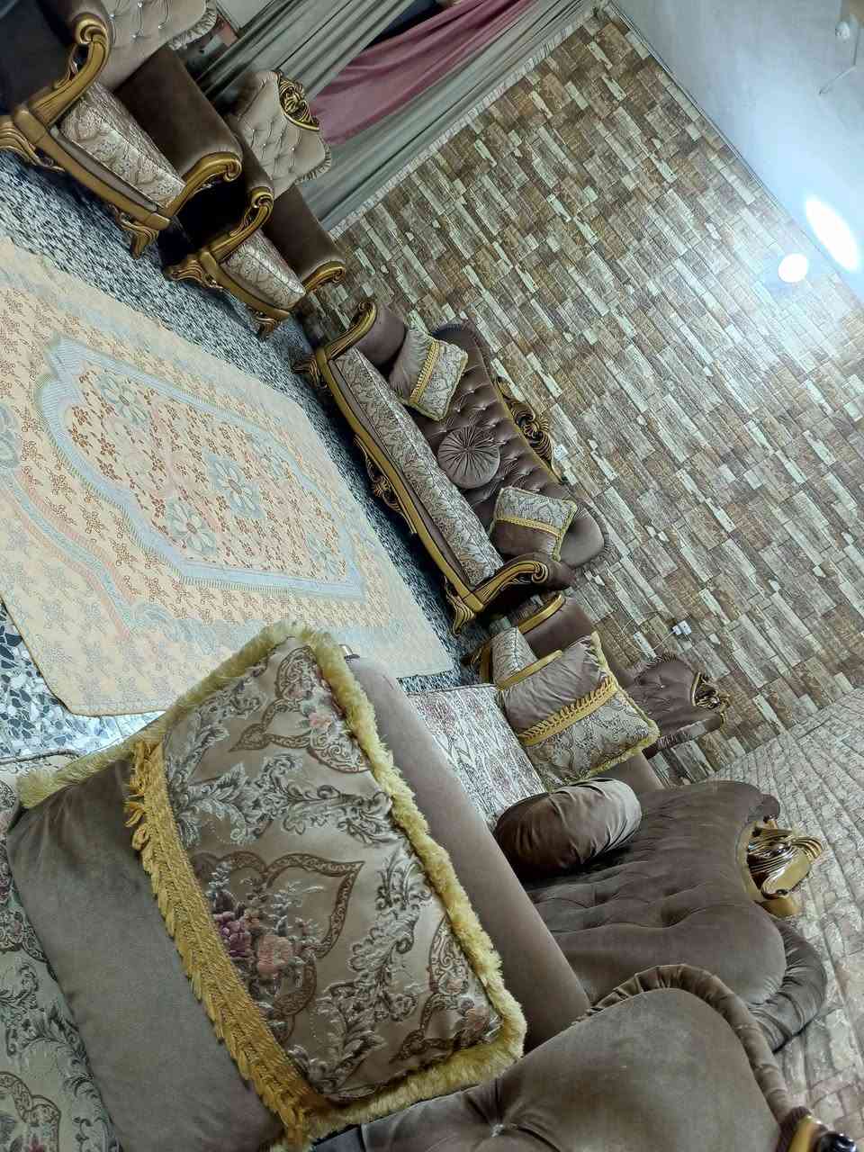تخم تركي 10 مقاعد ملكي نضيف جدا قماش قديفه خشب زان المكان كوفه *********** الاستفسار وتساب
