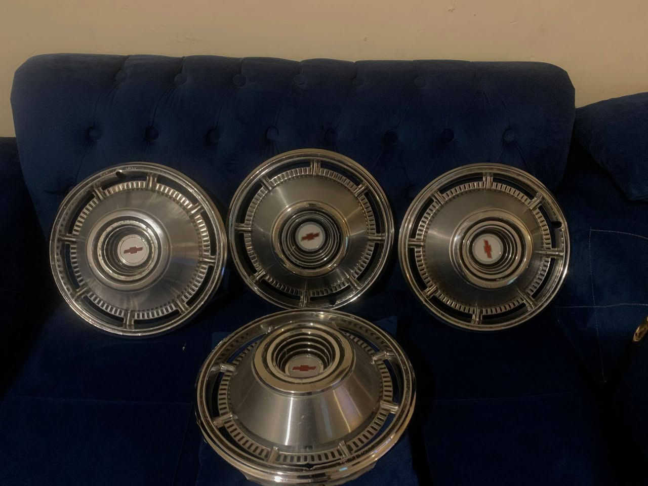 تخم كب  14   /  66
نظافه90٪
 واحد بيه رصعه بالداير 
السعر قفل 350
***********
