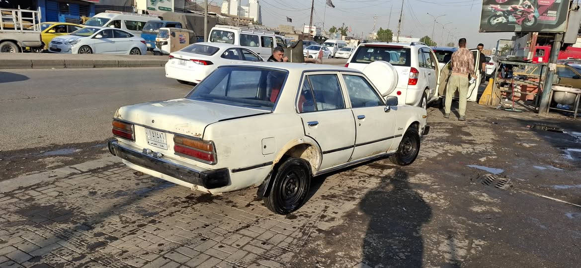 سيارة كرونه موديل ١٩٨٠ نظيفة
مبدل داينمو وسلف وكير ٥ نمرة مبدل جديد راديرات جدد 
تبريد شغال معمرة صدر امامي خلفي
سيارة فول نظافة عدا خياس بسيط سيارة طالعة لسوريا مرتين 
السعر ٤٥ ورقة 
العنوان بغداد الطالبية *********** - ***********
