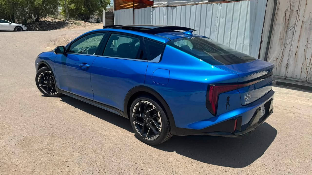 السلام عليكم
KIA K4 GT-LINE 2025
فول بنوراما حادث مرفق بالمنشور تبديل بنيد و تصليح جاملغ السياره احلى من الصور رقم بغداد تحويل مباشر بغداد جسر ديالى الجديد *********** السعر 180$
