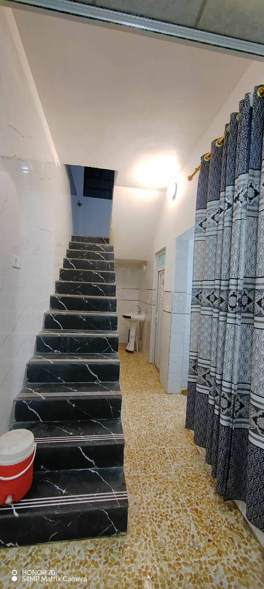 🏠 للبيع دار سكني - فرصة مميزة  

📍 الموقع:  
حي القوسيات - خربة عسكر  
خلف معمل غاز التوفيق 

📐 المساحة: 200 م²  

🏡 المواصفات:  
طابق واحد، بناء حديث 🔨  
2 غرفة نوم 🛌  
هول استقبال واسع  
مطبخ + مشتملات كاملة  
واجهة شرق 🌄  

✅ الخدمات:  
ماء 💦، كهرباء ⚡️، تبليط  

💡 مميزات الموقع:  
منطقة سكنية هادئة، خدمات متوفرة، وقريب على المعمل  

📞الاستفسار بل الأرقام 

***********
