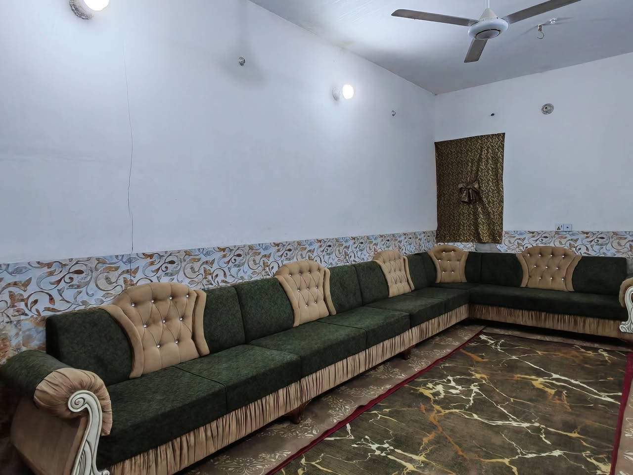 ديوان 15 مقعد تسكام حيل نضيف سفنج ضغط عالي مميز مابي اي ضرر اخو الجديد السعر 325 العنوان كربلاء بدايه الأمن الداخلي *********** يوجد توصيل داخل كربلاء
