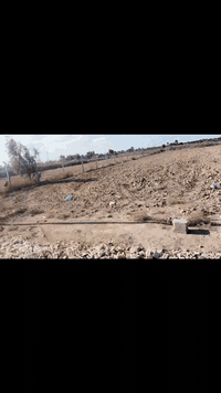 السلام عليكم ورحمة الله وبركاته
دونم للبيع منطقة الجسر الفرنسي قرية العوادل عقد ١٧ 
الموقع *https://goo.gl/maps/Gpkzg7d9xXsReXbY9https://goo.gl/maps/Gpkzg7d9xXsReXbY9 
للاستفسار الاتصال على الرقم ***********
