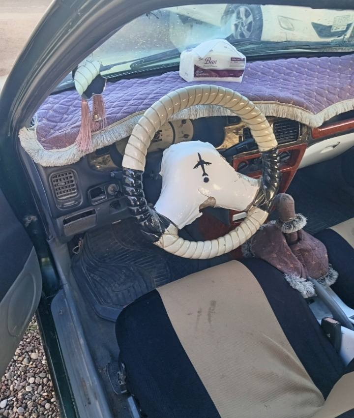 السلام عليكم  اقرا التفاصيل واتصل براتون موديل 2002 رقم نينوى انگليزي 12
السياره جاهزه محرك گير شرط لاتبخير ولاصرف 
ويل كب 
دوشمه بطاين بوب جدد 
السياره نضيفه تدفئه تبريد فقط يعوزو غاز تحويل ثاني يوم 
السياره بيهاتقحيل مثل ما موضح بلصورة #السعر37 گابون بانزين بيها رقم الهاتف ***********
