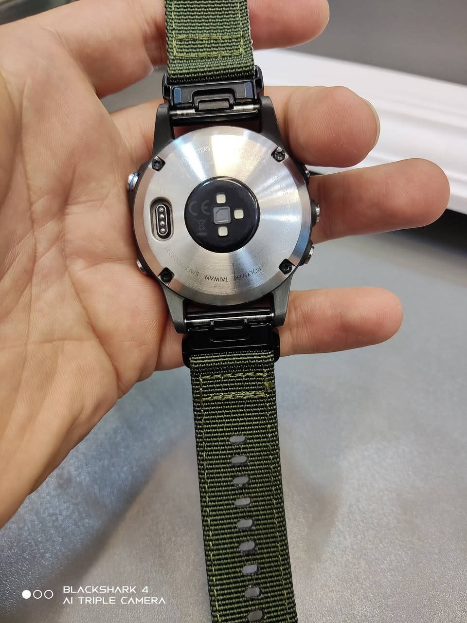 garmin quatix 5 sapphire
نضافة 95 % جامه ضد الخدش 
حجم 47 mm سير كتان
شحن 13 يوم + كيبل شحن أصلي 
السعر 185 للاستفسار خاص او *********** واتساب
