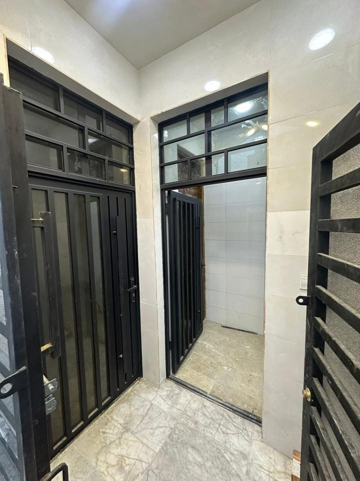 40 متر مدخلين  #للبيع 
واجهه ١٠ والنزال ٤ 
الموقع / الشعب حي العقاري الكويتي 
يحتوي / استقبال وغرف نوم عدد ٢ وخدمات في كل طابق 
للمعلومات اكثر مراجعة مكتب القريشي  للعقار 
***********
