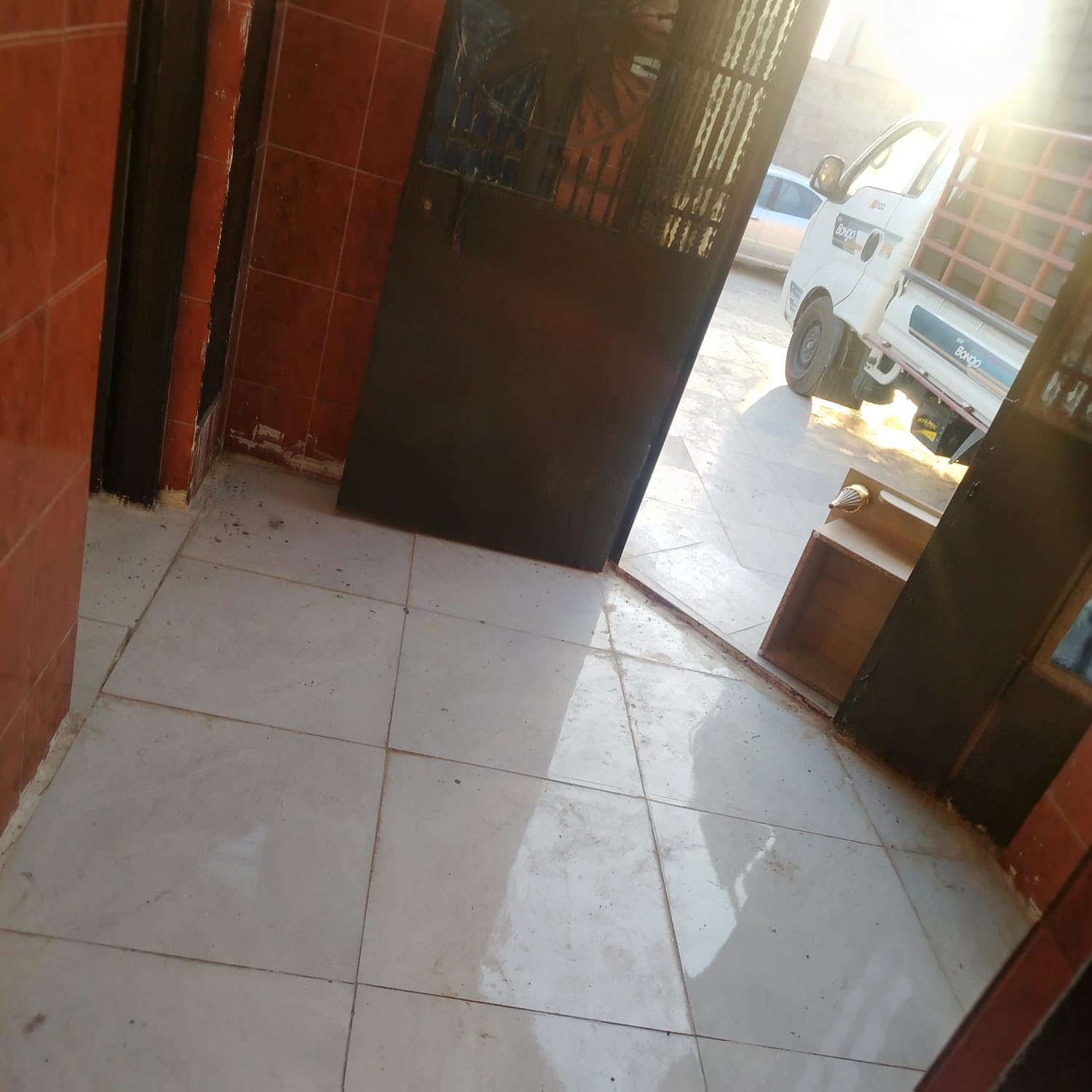 بيت الايجار بحي الشهداء قرب مجمع الرحاب طابقين 6غرف نوم وصاله ومطبخ واستقبال وكراج اجاره لبيت 450 ويه الماء والكهرباء 
 *********** واتساب 
 *********** كورك@
