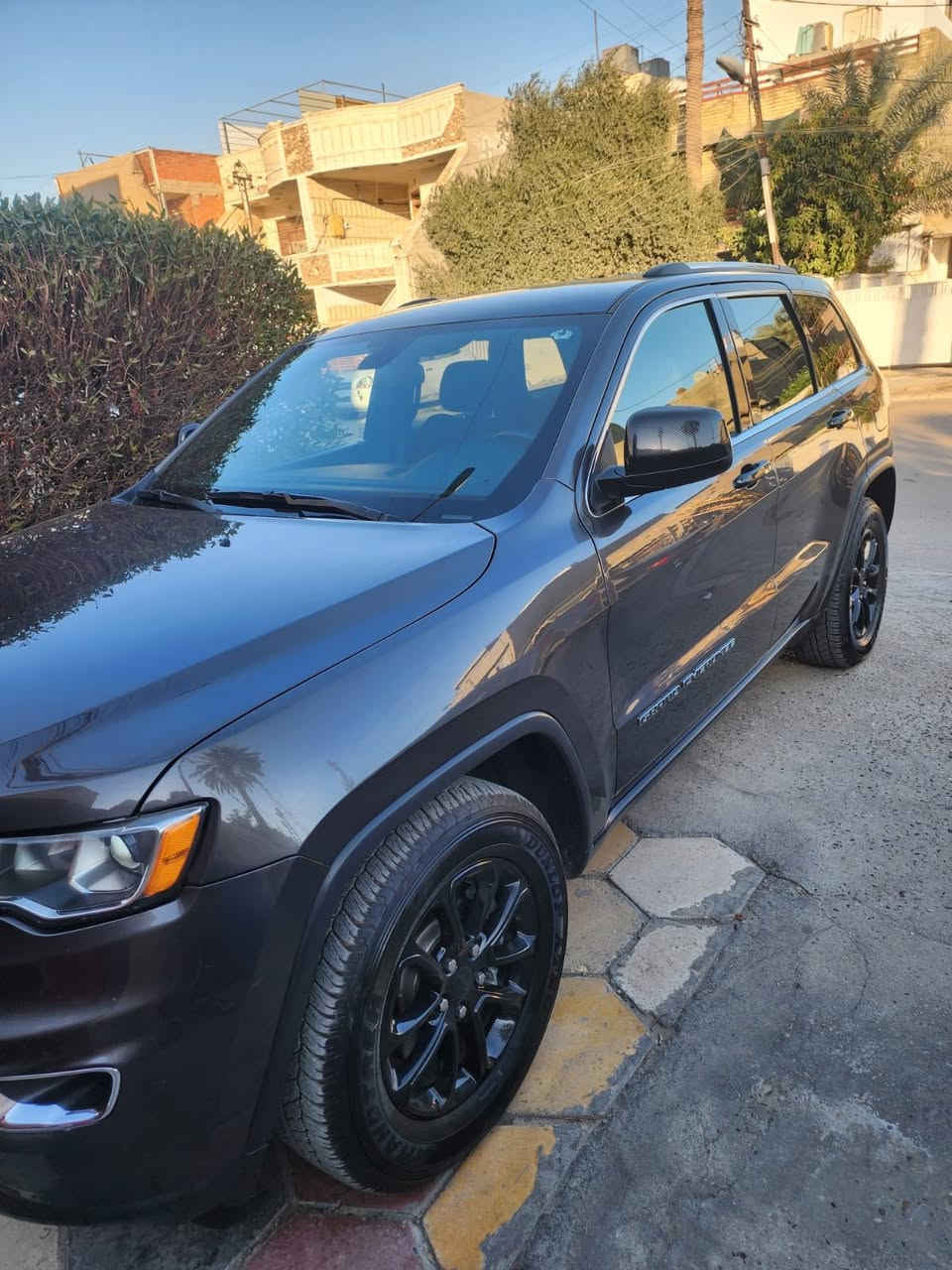 السلام عليكم ..
جيب لاريدو للبيع 🚨
الموديل 2021 امريكي كلين تايتل 
وطلع بيها باب السايق والخلفي بيهن كلير من امريكا فقط 
واكو رصعات خفيفه بجهت باب الصدر والخلفي 
العداد ( 67 ميل )
السعر :. 25 الف دولار وبيها مجال  

الموصفات 
ويل قياس 18 انج تخم تايرات جديد صارلهن شهر من شادهن.. صدر جديد 
شاشه دواره 
ستيرن كهرباء 
تشغيل عن بعد 
صندوق كهرباء 
المقعد الامامي والسايق كهربائيه
المقاعد الاماميه تدفئه 
تدفئه سترين 
سستم صوت 
حساسات خلفيه 
مرايا متحسسه للضوء العالي 
توقف تلقائي خلفي 
محدد سرعه 
السياره مال بيت جديده بمعنى الكلمه الله شاهد.
رقمي للاستفسار 
***********
