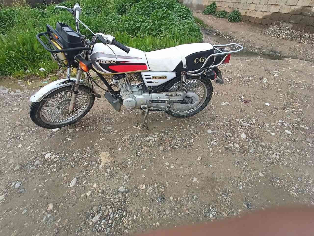 ماطور تايكر 2020 ماطور مامفتوح بس مكان الهندر ملحوم السعر 550 وبي مجال
***********
