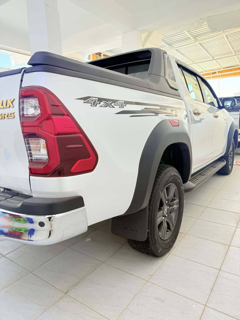 تيوتا هايلوكس تي ار دي 2024 اربيل وكاله أو تحويل كفاله عامه 
ماشيه 40الف بيع او مراوس واسط الصويرة للاستفسار ***********//*********** السعر 375 وبيه مجال بسيط
