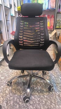 كرسي مكتبي • نضيف جدا • ميسان حي الشهداء