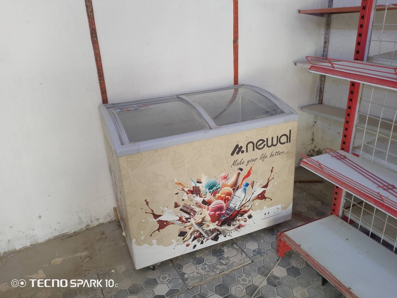 السلام عليكم الاسواق جدد مستعجل البيعه العنوان في النجف سعر خاص ***********
