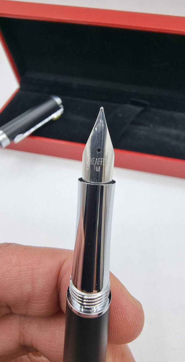 تحية طيبة  ،،،
#قلم_حبر_شيفر_فيراري SHEAFFERS  
       #جديد غير مستخدم  ، بالعلبة #الأصلية  + الضمان  ، 
     حجم الخط #مديم  ، لون اسود مطفي ، Matte Black 
       اصدار #مميز جدا كلاسك يمتاز بمتانة وصلابة المعدن ، 
             مصنوع من الستانلس ستيل  مقاوم للصدأ ، 
السعر : 125 الف ، 
يوجد  توصيل.


**إذا كنت صاحب هذا الإعلان وتريد حذفه لأي سبب، رجاءا أرسل رسالة إلى الدعم الفني**