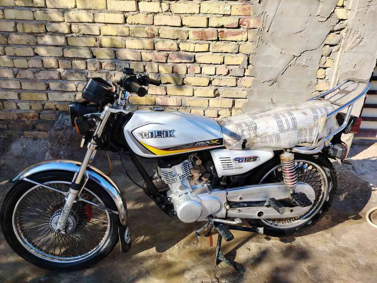 دراجه سونك البيع موديال ٢٠٢٣  أوراق سكنر  السعر ٦٠٠ بيه مجال مكاني عفك  الرقم ***********
