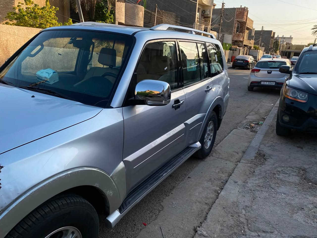 السلام عليكم
للبيع باجيرو موديل ٨  محدثه ١٦السياره كفاله عامه بدون صبغ او بدون ضربه محرك كير تبريد صدر مكفولات رقم بغداد بسمي تحويل مباشر مكاني بغداد حي العامل السياره فول مواصفات فتحه مري شفط كشنات كهرباء جلد تبريد او تدفئه بل كشنات تحكم ستيرن جهتين حساسات شاشا كأمره الاتصال *********** السعر ١٠٥
