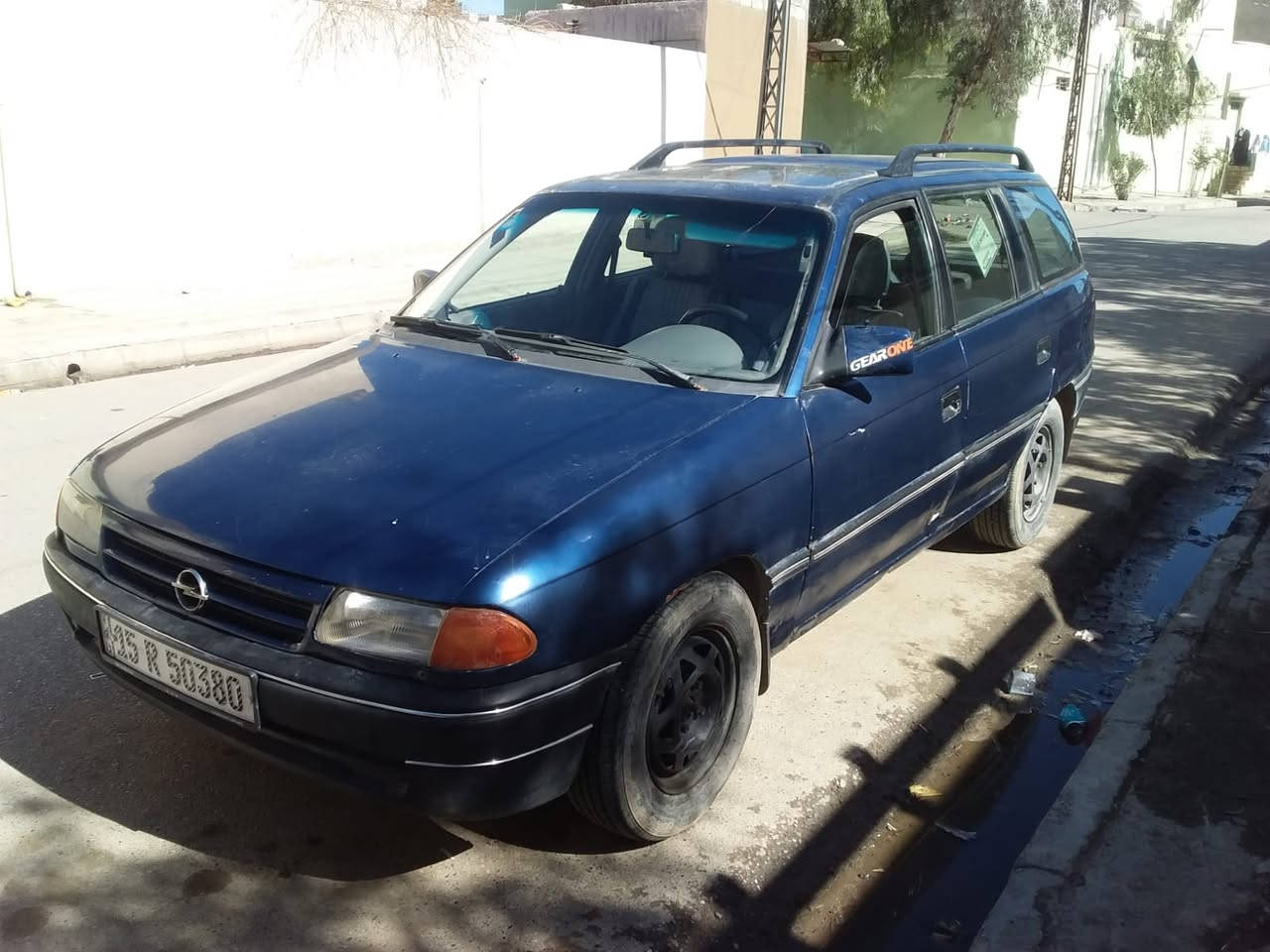 للبيع: أوبل أسترا ستيشن 1993 
للبيع سيارة أوبل أسترا (Astra F) موديل 1993، ستيشن واجن (كرفان). سيارة عملية جداً وقوية، مثالية للشغل أو للعائلة 
✅ السنوية باسمي
✅ كابون جديد بيها
✅ الرقم مسطرة
✅ شرط الكير والمحرك
حجم المحرك 20 // مكاني بالموصل
💰 السعر: (42) وبيها مجال للشراي الجاد


**إذا كنت صاحب هذا الإعلان وتريد حذفه لأي سبب، رجاءا أرسل رسالة إلى الدعم الفني**