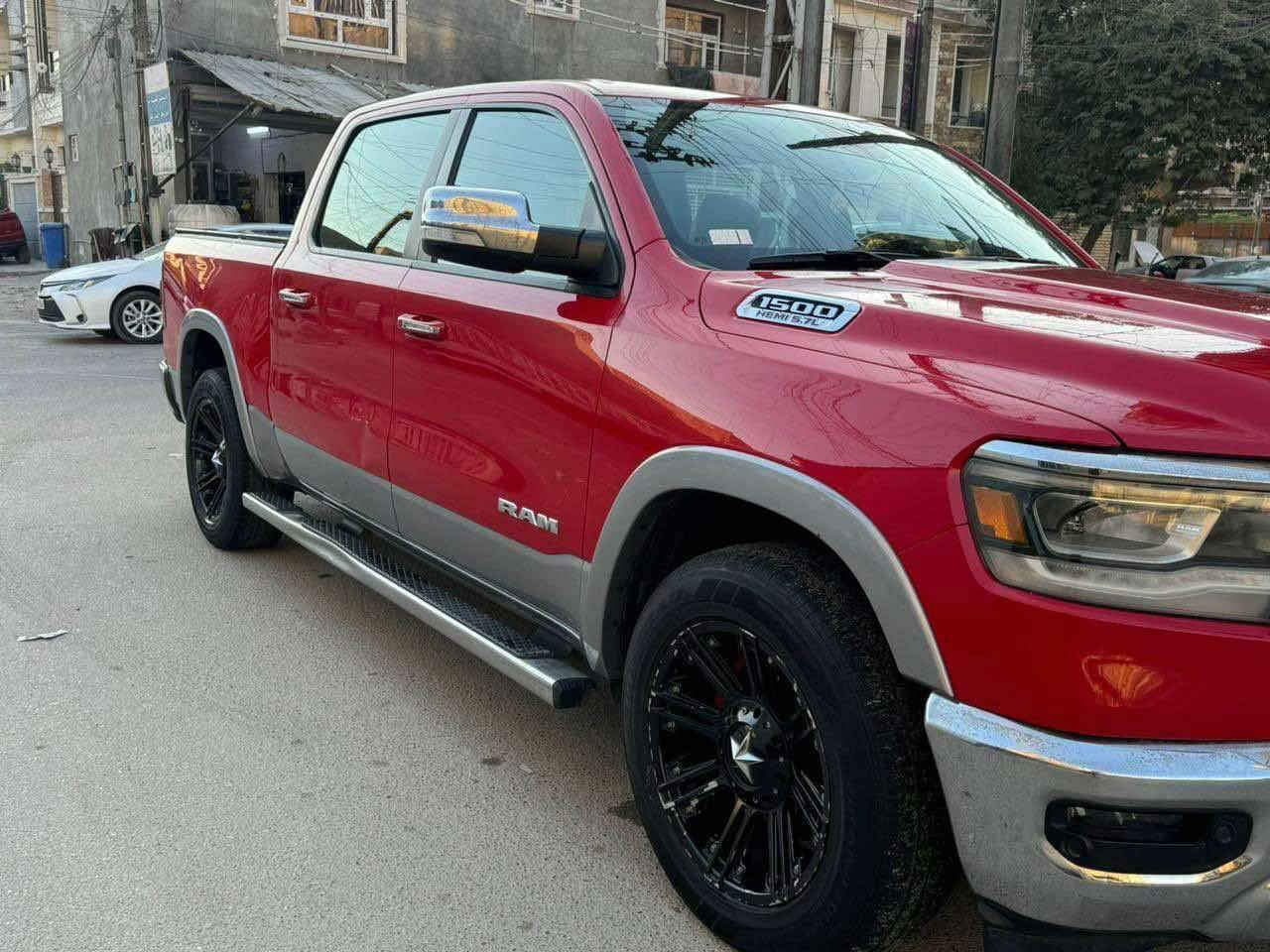 ✅دوج رام لارامي للبيع خليجي 2019 رقم سليمانية✅
سيارة جديدة وجاهزة وعليها أدامة كاملة كفالة من الضربة والصبغ وماشية 100mi محرك 8 سلندر 5700
المواصفات
✅باب طويل 1500
✅رادار جانبي نقطة عمياء
✅سلايد بنوراما
✅كشن تدفئة تبريد
✅حساس امامي خلفي
✅هاند بريك كهربائي
✅دفع رباعي 4*4
✅مري شفط 
✅صندوق كهربائي
وبعد بيها مواصفات هواي السيارة بسمي مداور شوكت ما يعجبك مكاني الناصرية [ *********** ]
