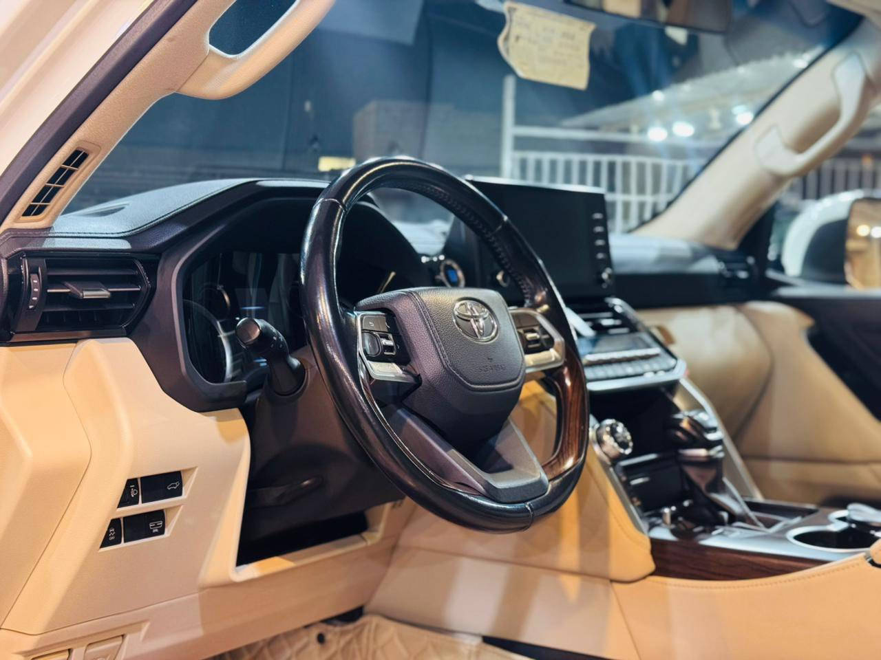 لاندكروز 2023 Gxrساز ام الضمان limited
فول مواصفات 
1-فتحة 
2-تبريد كشنات 
3-كراسي كهرباء 
4-كراسي تبريد 
5-كامرات عدد 4 
6-جنطه شفط 
7-زراك لايت 
وباقي المواصفات المعروفة 
السيارة كفالة عامة 
ماشية 42 
مكان السيارة نجف 
الاستفسار ***********
