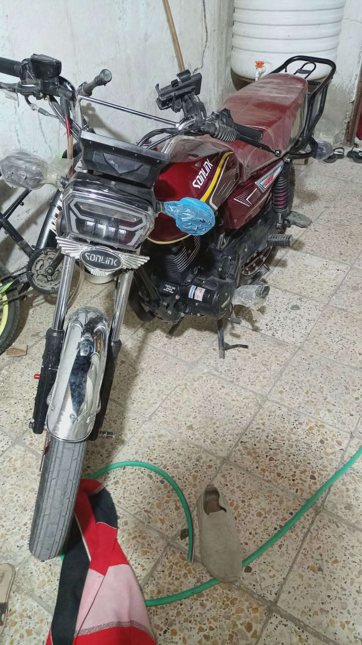 دراجه ايراني مال رمبه جديده كبل لشارع درهم ماذب عليه مديل 25 ناعمة حيل احله من الصوره لان مبايلي موشي بغداد الشعب. *********** بي واساب السعر 800 وبيه مجال حك الجيه دراجه ناعمه مكفوله
