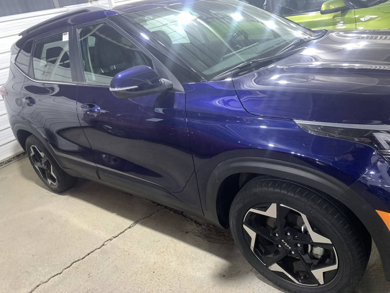 سلام عليكم ورحمه الله وبركاته سلتوس للبيع موديل ٢٠٢٤  مواصفات شحن وايرلس و بصمه كشن كهرباء سياره دخول جديد مرقم كامل  السعر١٧٠وبيها مجال  بسيط العنوان الكريعات معارض القمه للتواصل ***********/***********
