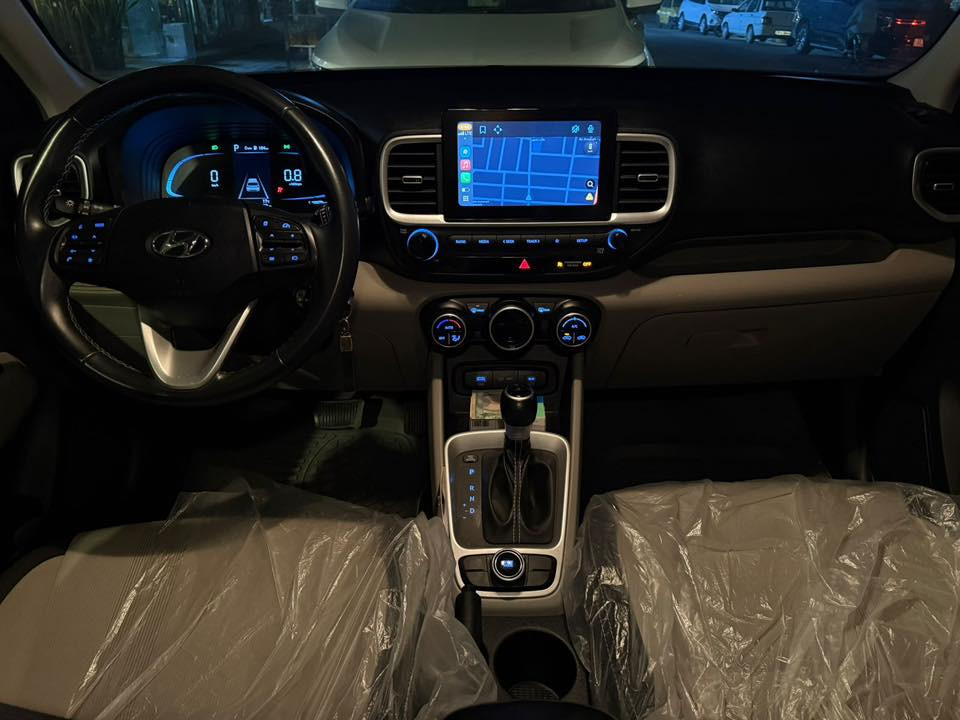 السلام عليكم
هونداي فينو 2023 
السيارة فول عدى البصمة 
فتحت سقف 
ويل كب 
رادرات جانبية 
رادار أمامي 
كامرة 
حادث خفيف بابين ومبدلات نفس الون
رقم الماني ميسان جديد 
هزة جديدة 
السيارة ماشية 25,000 كيلو
السعر 148 ورقة وبية مجال بسيطة
0774 124 4143
