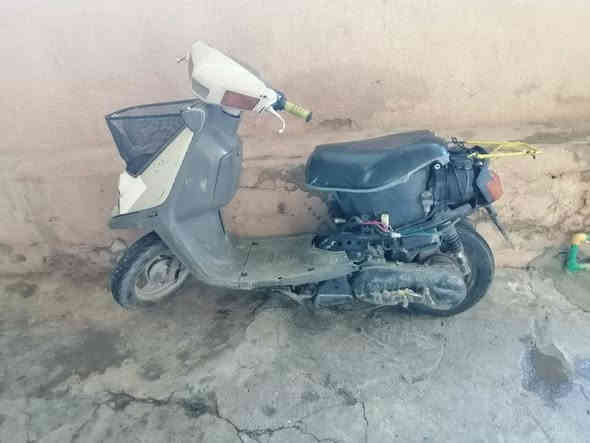 ماطور بزون للبيع شاصي تكه وحده ملحوم شرط مكينه معمره مره وحده شرط كهربائيات شغاله سلف شغال بس باتري ضعيف والباقي كدام العين سعر 125 وبي مجال مكاني موصل جانب الايمن ***********
