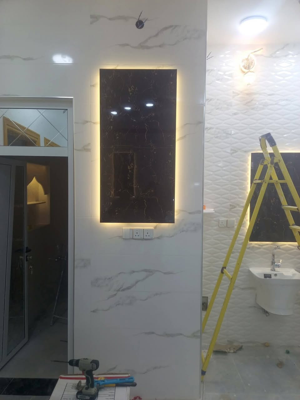 من رخصه الادمن المحترم السلام عليكم خلفه سراميك جدار ارضيه بنواعها شغل درجه اولا شرط  تسيلم مهندس متفرق حاليا للستفسار ***********
