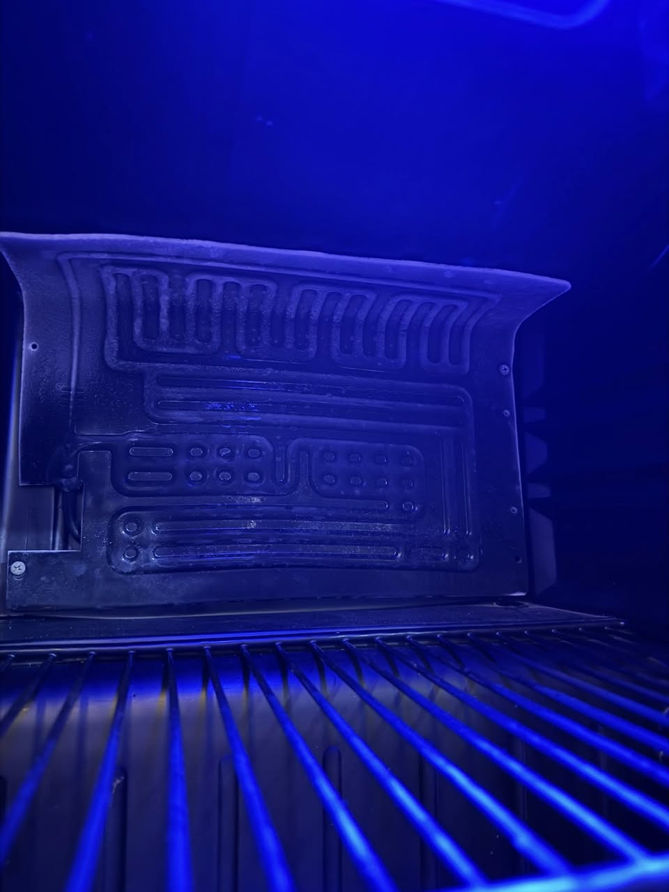 ثلاجه عارضه  للبيع.  شغاله.   السعر 75 الف  قفل
***********
