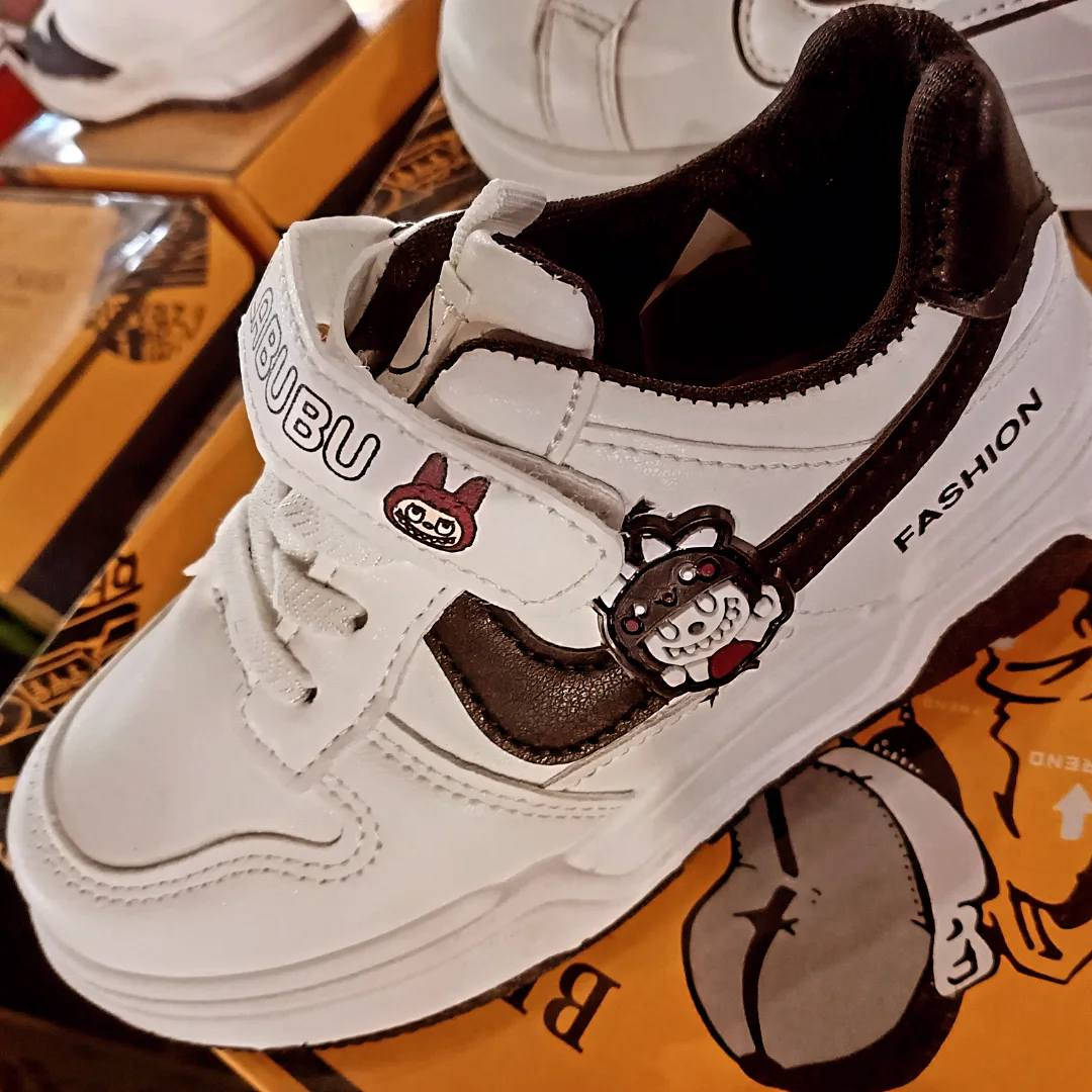 #متاح احذيه بناتي ولادي طفل طفله سعر القطعه 8 الف التوصيل داخل ميسان الف دينار التواصل ***********
