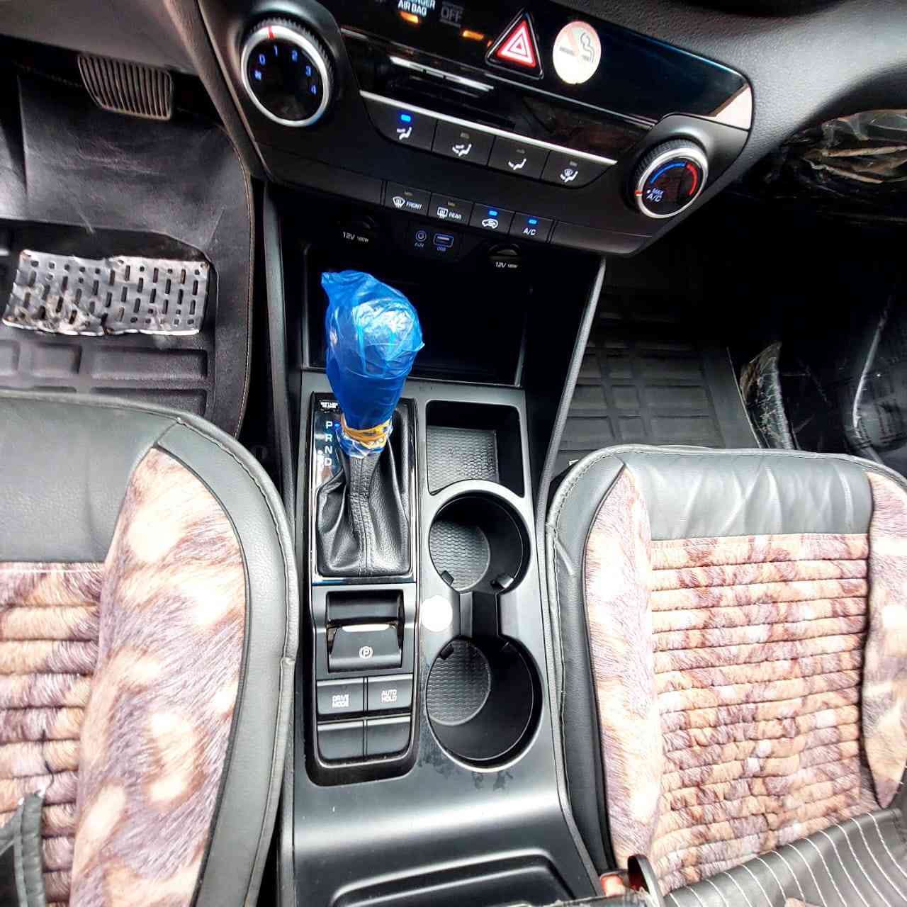 السلام عليكم توسان١٩ وارد امريكي ضررها البنيد مبدل وبيه ملاحظات بسيطه السياره جاهزه من كلشي تخم تاير السعر ١٦٥وبيه مجال.هذا رقمي وتدللون ***********
***********
