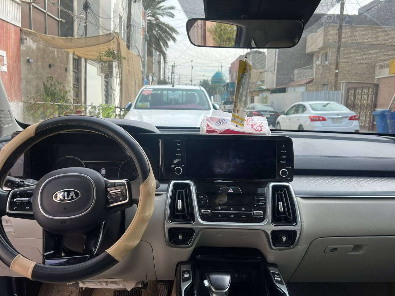 السلام عليكم
كيا سورنتو موديل ٢٠٢١ رقم بغداد امريكي
السعر ١٧٩
المواصفات 
شاشه كبيره مع كامره دواره 
 انظمه قياده 
قطعتين تبريد 
7راكب 
رادار امامي مع رادارجانبي
توقف ذاتي عند الاقتراب 
ويل كب 
محرك 2500
تحديد مسارً
لايت زنون 
وباقي المواصفات المعروفه

صور ا لحادث   داخل المنشور 
مكان السيارة بغداد حي اور
للاتصال ***********
