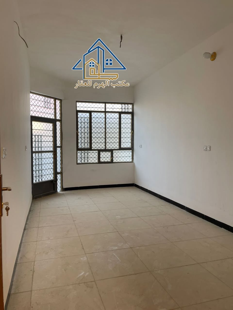 بيت للإيجار في حي جبيرية الثالثة
📐 المساحة: 125 م
🛏️ غرف نوم:3
📞 للاستفسار:
غيث
***********
***********

📍 موقع المكتب:
الضباط الثانية – مقابل شارع الفين

وإذا عندك عقار للبيع أو الإيجار، مكتب الهرم للعقارات بخدمتك دائماً �
