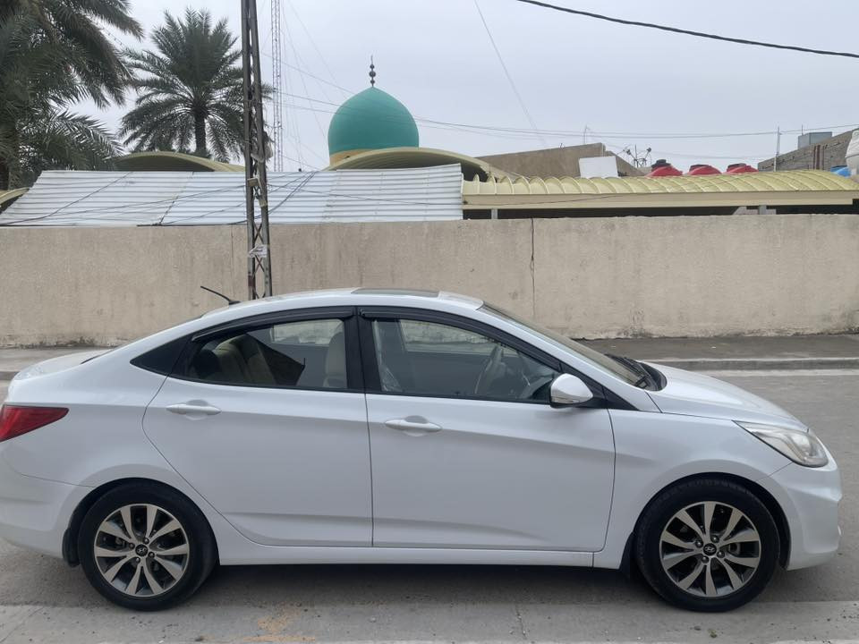 السلام عليكم
للبيع – هيونداي اكسنت 2018 خليجي
سيارة نظيفة وجاهزة للاستخدام مباشرة

✅ محرك 1600
✅ كير أوتو
✅ الممشى: 73,700 كم
✅ فول مواصفات (فئة ستندر)
✅ شرط الفحص – مكفولة عدا شبر بارد بباب خلف السائق

🛠️ صيانة كاملة حديثاً:
 • دهن كير
 • فلاتر + بلكات
 • مجاول
 • تبديل واشر قبغ الولفات جديد أصلي

💰 السعر: 127 ورقة (قابل للتفاوض البسيط)
📍 الموقع: بغداد – العامرية
📞 ***********
