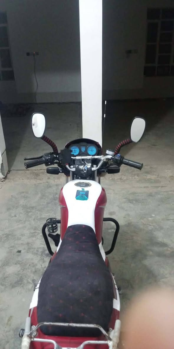 ماطور سايم للبيع موديل 2019 اوراق كامله السعر 900 وبيه مجال العنوان الرمادي جزيرت  ويرهم مراوس بسايم اكتروني ***********
