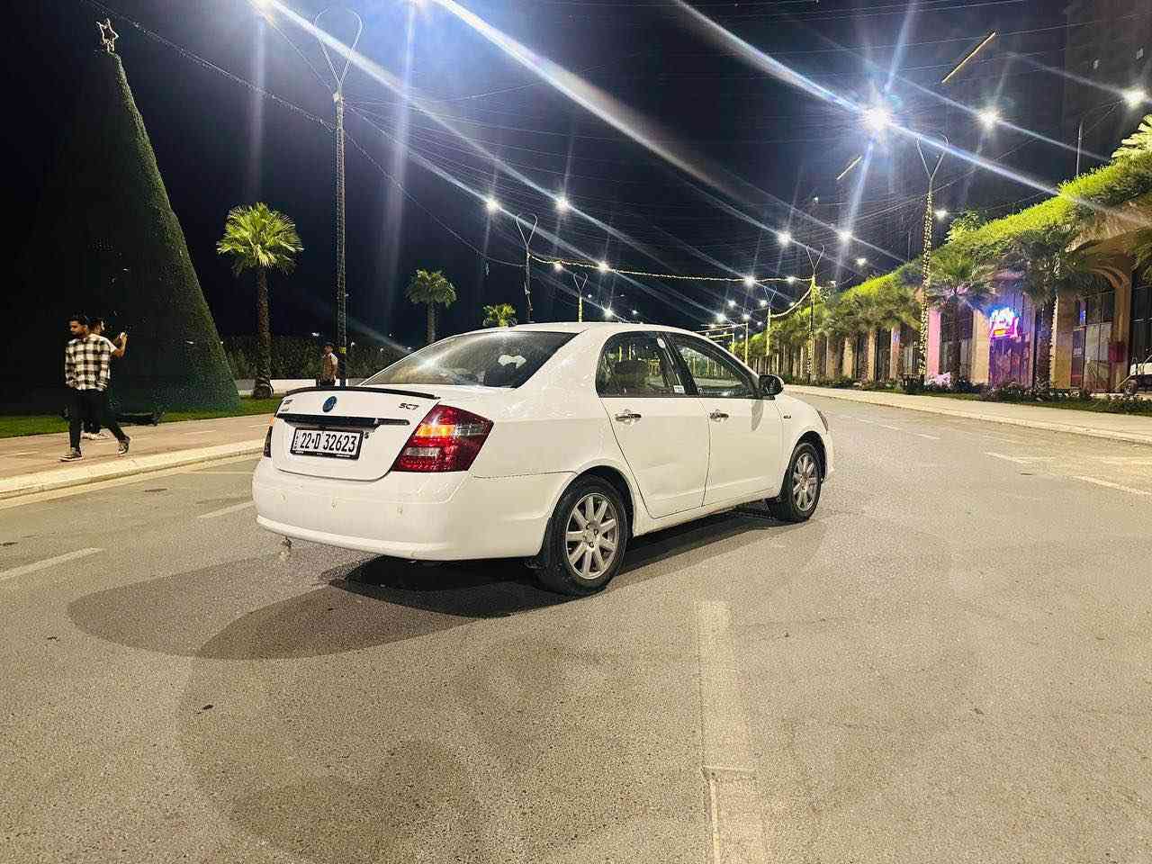 سیارەیکی تا بلی پاکە 
بی بۆیاخ و بی لیدراو 
گیر عادی 
شاشە ئایپاد 
جوار تایەیی تازە 
سەنەوی تازەیە 
کۆبۆنی بەنزینی هەیە 
بەلام من بە بی گیر مەکینە ئەیفرۆشم 
سعری ٤٥ و کەمیک مەجال 
*********** Singapore
