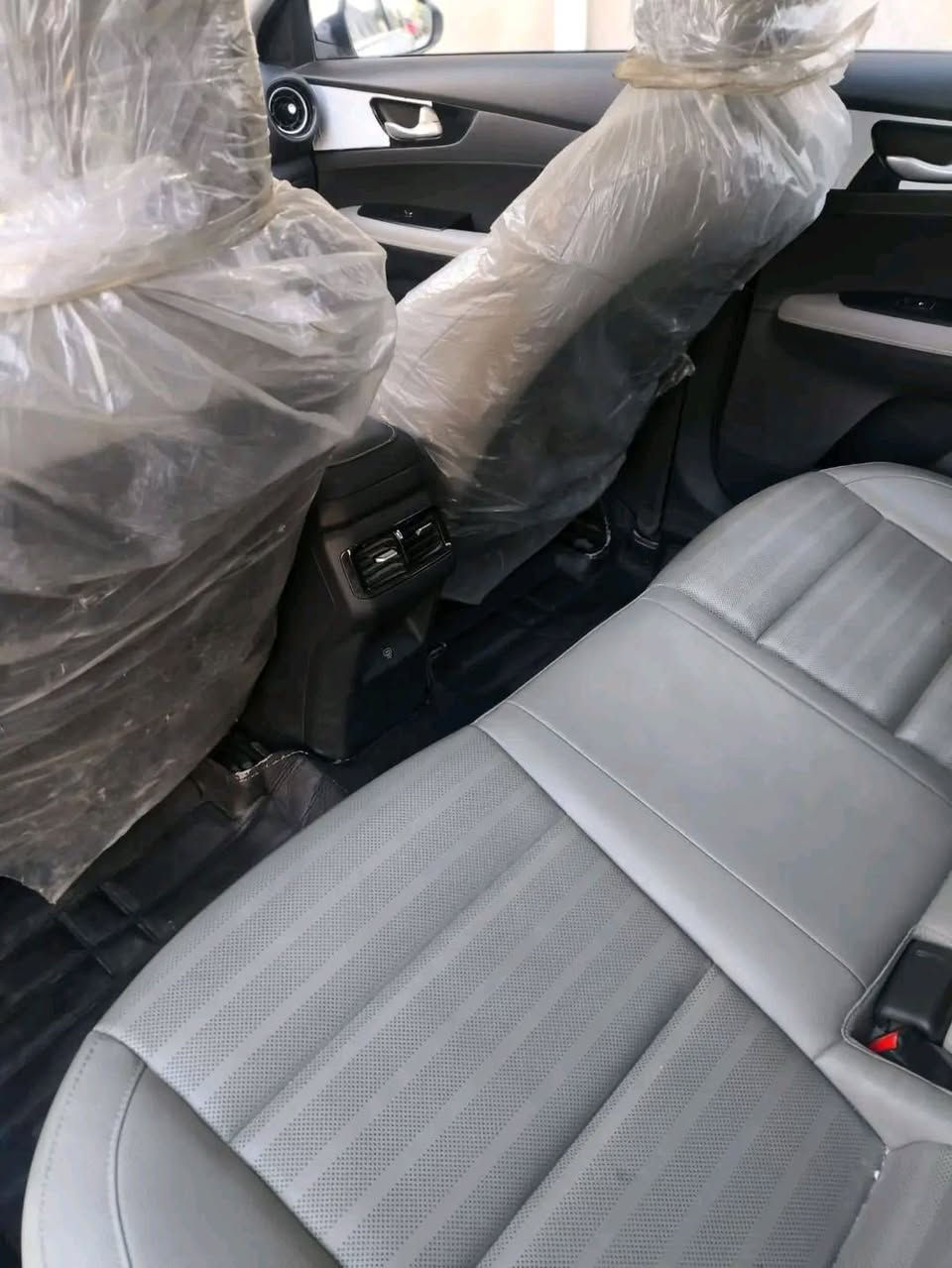 السلام عليكم 
كي 3 ماشيه 52 قابله للزيادة 
موديل 22 
فقط الجاملغ الامامي صوب الصدر بارد قليل
 السعر 136
 فول مواصفات اشارة لكزز تبريد خلفي للاستفسار الاتصال ***********  النجف
