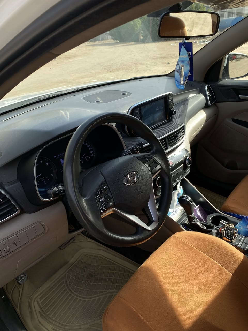 توسان ٢٠١٩ خليجي رقم بابل الماني سنوية ساقطة تنزل من السعر . 
شاشة بلادية 
بصمة 
مري شفط 
اشاير بالمري 
كشن كهرباء 
كشنات جلد جوزي 
دشبول كاربون فايبر 
٣ انظمة قيادة 
ممشى ١٣٠الف كيلو 
ويل كروم 
قطعتين تبريد 
شاحنة لاسلكي 
مكفولة كفالة عامة لكن بيها ملاحظات بسيطة موضحات بصور السونار

مكان السيارة كربلاء المقدسة 
تواصل ***********
سعر ١٨٨ بيها مجال جداً بسيط ماعجبك السعر صلِ على النبي واعبر المنشور 🤍
